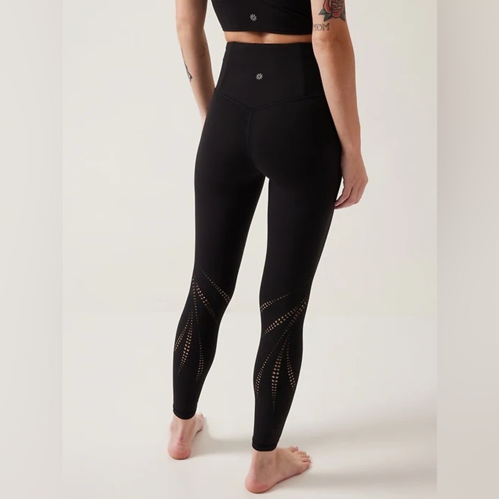 Athleta Elation Lasercut tight size XS - Picture 4 of 15